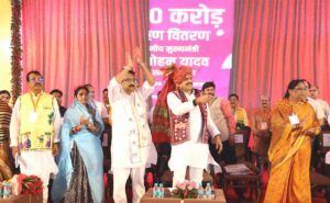 सीएम डॉ. मोहन यादव झाबुआ में स्व-सहायता समूहों को 300 करोड़ रुपये के ऋण वितरण कार्यक्रम में