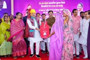 सीएम डॉ. मोहन यादव झाबुआ में स्व-सहायता समूहों को 300 करोड़ रुपये के ऋण वितरण कार्यक्रम में