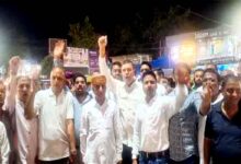 छिंदवाड़ा में कांग्रेस का विजय मार्च, छात्रों-युवाओं के संघर्ष और राहुल गांधी के नेतृत्व को किया समर्पित | Dainik Yashonnati छिंदवाड़ा में कांग्रेस का विजय मार्च निकालते कार्यकर्ता