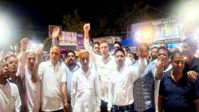 छिंदवाड़ा में कांग्रेस का विजय मार्च, छात्रों-युवाओं के संघर्ष और राहुल गांधी के नेतृत्व को किया समर्पित | Dainik Yashonnati छिंदवाड़ा में कांग्रेस का विजय मार्च निकालते कार्यकर्ता