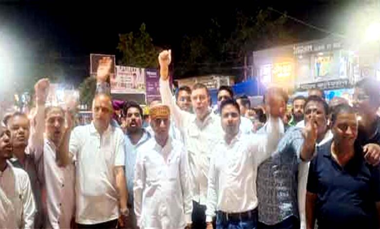 छिंदवाड़ा में कांग्रेस का विजय मार्च निकालते कार्यकर्ता