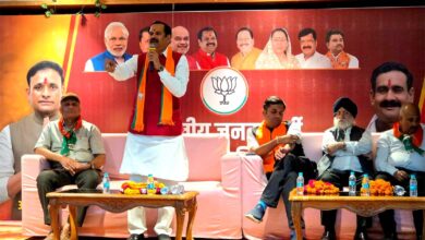| Dainik Yashonnati दतिया उपचुनाव कार्यालय में चिकित्सा प्रकोष्ठ की बैठक को संबोधित करते भाजपा प्रदेश प्रभारी डॉ. महेंद्र सिंह
