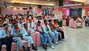 दतिया उपचुनाव कार्यालय में चिकित्सा प्रकोष्ठ की बैठक को संबोधित करते भाजपा प्रदेश प्रभारी डॉ. महेंद्र सिंह