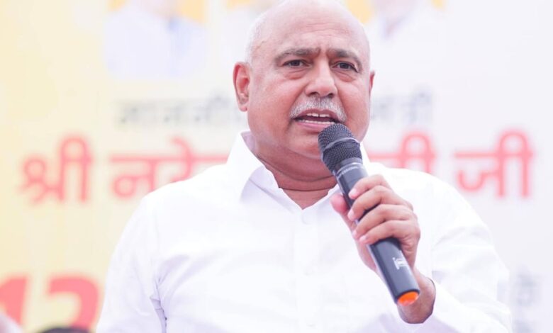 भाजपा प्रदेश अध्यक्ष हेमंत खण्डेलवाल भोपाल में कांग्रेस की आंतरिक कलह पर प्रेसवार्ता को संबोधित करते हुए