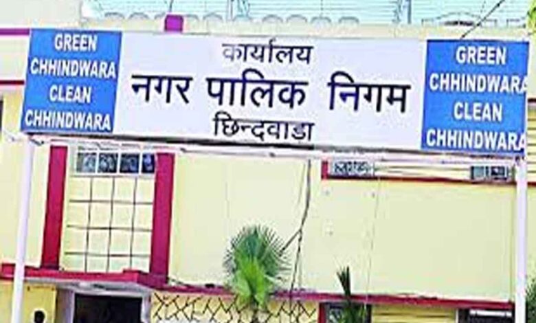 छिंदवाड़ा के सिवनी प्राणमोती क्षेत्र में अवैध कॉलोनियों के खिलाफ नगर निगम की कार्रवाई।