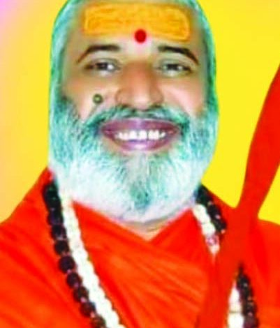 नारायण धाम कोठीघाट सिवनी में वेद विद्यालय के शुभारंभ की जानकारी देते यज्ञ समिति के पदाधिकारी।