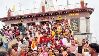 मां शारदा धाम मैहर में दर्शन करते सांसद बंटी विवेक साहू