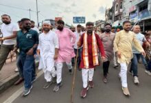 छिंदवाड़ा से मैहर तक 375 किमी की धार्मिक पदयात्रा पर निकले सांसद बंटी विवेक साहू, जगह-जगह हुआ भव्य स्वागत | Dainik Yashonnati छिंदवाड़ा से मैहर तक 375 किलोमीटर की धार्मिक पदयात्रा शुरू करते सांसद बंटी विवेक साहू।
