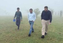 रातेड़ व्यू पॉइंट पर तामिया सावन महोत्सव की तैयारियों की समीक्षा बैठक करते कलेक्टर हरेंद्र नारायन।