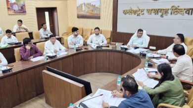 छिंदवाड़ा में सड़क हादसों पर सख्त हुए कलेक्टर, हाईवे पर लगातार पेट्रोलिंग और ओवरस्पीड वाहनों पर कार्रवाई के निर्देश | Dainik Yashonnati समय-सीमा बैठक की अध्यक्षता करते छिंदवाड़ा कलेक्टर हरेंद्र नारायन