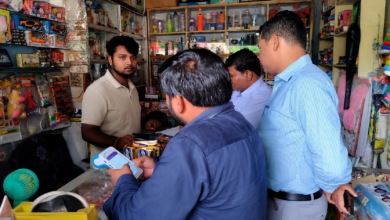 स्कूलों के आसपास तंबाकू बिक्री के खिलाफ कार्रवाई करते प्रशासनिक अधिकारी, सिवनी