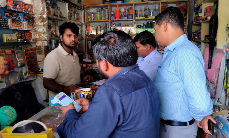 स्कूलों के आसपास तंबाकू बिक्री के खिलाफ कार्रवाई करते प्रशासनिक अधिकारी, सिवनी