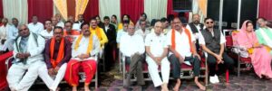 सिवनी में शिव महापुराण कथा के दौरान प्रवचन देते महंत विपिन बिहारी दास जी महाराज