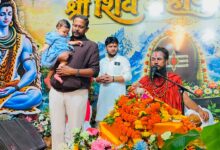 मंत्रों की शक्ति से माता-पिता की सेवा तक—शिव महापुराण कथा में सनातन जीवन मूल्यों का संदेश | Dainik Yashonnati सिवनी में शिव महापुराण कथा के दौरान प्रवचन देते महंत विपिन बिहारी दास जी महाराज