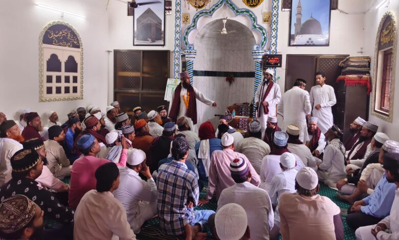 सिवनी में उर्स-ए-आला हजरत के अवसर पर मौजूद उलमा और श्रद्धालु