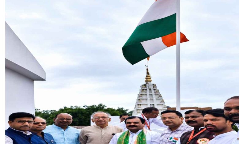 सिवनी सरस्वती शिशु उच्चतर माध्यमिक विद्यालय में स्वतंत्रता दिवस समारोह
