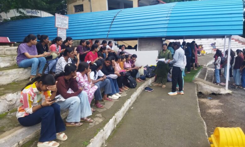 सिवनी की उड़ान के तहत पुलिस भर्ती के लिए बालिकाओं का शारीरिक दक्षता परीक्षण