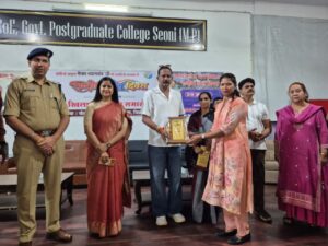 ‘गांव की पगडंडी से ओलंपिक के सपने तक… सिवनी में खेल प्रतिभाओं को मिलेगा बड़ा मंच’ | Dainik Yashonnati राष्ट्रीय खेल दिवस पर सिवनी में आयोजित सम्मान समारोह में खिलाड़ियों एवं प्रशिक्षकों को सम्मानित किया गया।