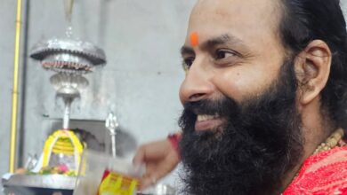 श्रावण मास में सिवनी में आयोजित शिवमहापुराण कथा के दौरान ब्रह्मचारी श्री निर्विकल्प स्वरूप जी महाराज