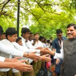 मुख्यमंत्री डॉ. मोहन यादव जबलपुर में विकास कार्यों का लोकार्पण करते हुए
