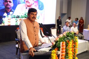 भोपाल मैनिट में नशामुक्त भारत अभियान के दौरान शपथ दिलाते मुख्यमंत्री डॉ. मोहन यादव