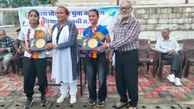 सिवनी की हॉकी खिलाड़ी नौशीन नाज और साजदा खान का सम्मान