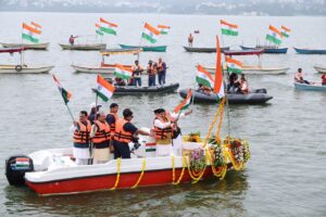 भोपाल बोट क्लब पर नौका तिरंगा यात्रा में मुख्यमंत्री डॉ. मोहन यादव