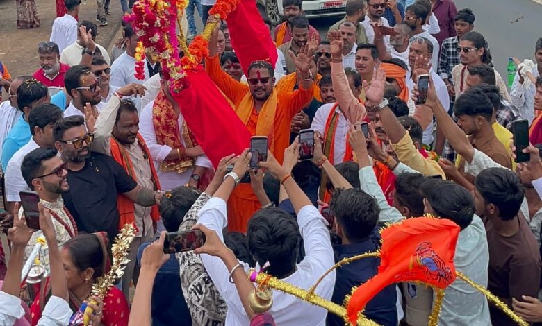मुंडारा धाम से दिघौरी कांवड़ यात्रा में शामिल विधायक दिनेश राय मुनमुन