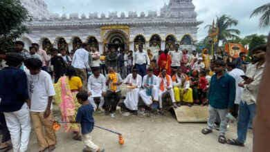 विधायक दिनेश राय मुनमुन ने दिघौरी धाम में स्फटिक शिवलिंग का जलाभिषेक किया