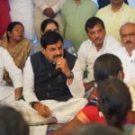 नक्सलवाद से निपटकर विकास की राह पर बालाघाट, जनजातीय अंचल में पहुंचे CM मोहन यादव | Dainik Yashonnati जनविश्वास अभियान के तहत बालाघाट के कोरका-बोंदारी में ग्रामीणों से संवाद करते मुख्यमंत्री डॉ. मोहन यादव