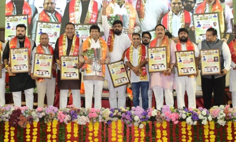 छपारा में राष्ट्रीय खेल दिवस पर आयोजित हॉकी प्रदर्शन मैच और खिलाड़ी सम्मान समारोह