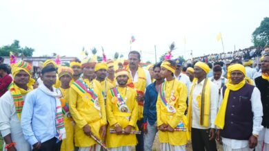 सरगापुर में शैला नृत्य कार्यक्रम में विधायक दिनेश राय मुनमुन