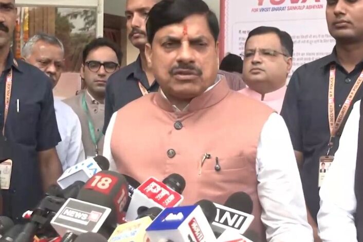 भोपाल मैनिट में नशामुक्त भारत अभियान के दौरान शपथ दिलाते मुख्यमंत्री डॉ. मोहन यादव