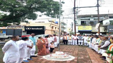 सिवनी भाजपा कार्यालय में स्वतंत्रता दिवस पर ध्वजारोहण करतीं भाजपा जिलाध्यक्ष मीना बिसेन