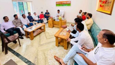 बालाघाट जिला भाजपा कार्यालय में बैठक में मौजूद भाजपा पदाधिकारी