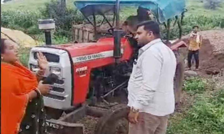 चांद में पूर्व सरपंच पर ट्रैक्टर चढ़ाने के प्रयास का वायरल वीडियो