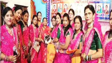 चौरसिया दिवस पर बुजुर्गों और प्रतिभाओं का सम्मान करती महिला समिति छिंदवाड़ा