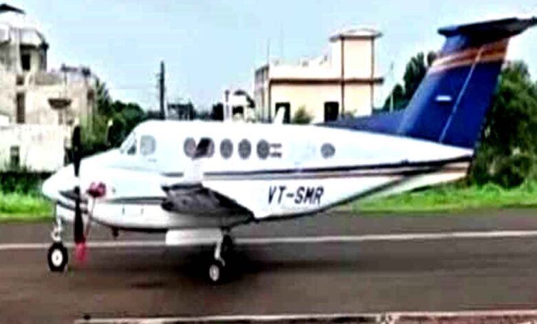 उड़ान भरने से पहले विमान का इंजन फेल, पायलट की सूझबूझ से टला बड़ा हादसा | Dainik Yashonnati छिंदवाड़ा एयर स्ट्रिप पर तकनीकी खराबी के बाद विमान की जांच