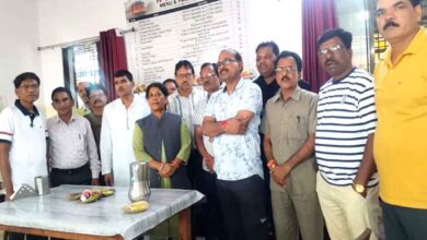 छिंदवाड़ा रेलवे स्टेशन पर TET शिक्षकों को पुलिस ने ट्रेन से उतारा