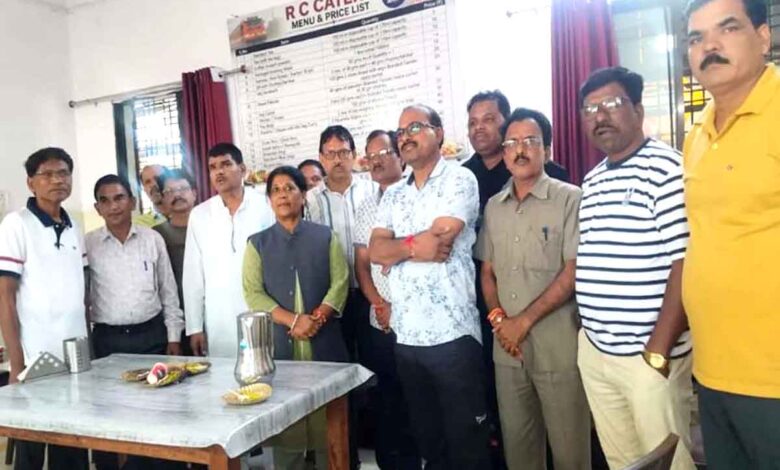 छिंदवाड़ा रेलवे स्टेशन पर TET शिक्षकों को पुलिस ने ट्रेन से उतारा