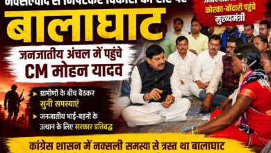 जनविश्वास अभियान के तहत बालाघाट के कोरका-बोंदारी में ग्रामीणों से संवाद करते मुख्यमंत्री डॉ. मोहन यादव