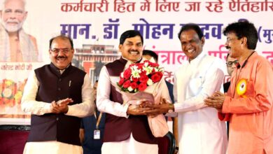 “आपके प्रमोशन के साथ मेरा इमोशन जुड़ा है”: CM मोहन यादव का ऐलान- अब साल दर साल नहीं रुकेगी कर्मचारियों की पदोन्नति | Dainik Yashonnati मुख्यमंत्री डॉ. मोहन यादव का मंत्रालय कर्मचारियों ने किया अभिनंदन