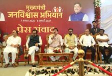 छिंदवाड़ा दौरा सीएम मोहन यादव - मीडिया से चर्चा करते मुख्यमंत्री डॉ. मोहन यादव