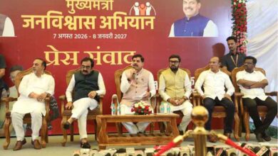 छिंदवाड़ा दौरा सीएम मोहन यादव - मीडिया से चर्चा करते मुख्यमंत्री डॉ. मोहन यादव