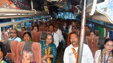 मुख्यमंत्री तीर्थ दर्शन योजना के तहत मथुरा वृंदावन रवाना होते सिवनी के 196 तीर्थ यात्री