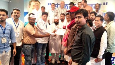 सिवनी में कांग्रेस प्रशिक्षण शिविर के समापन पर पदाधिकारियों को प्रमाण पत्र प्रदान करते नेता