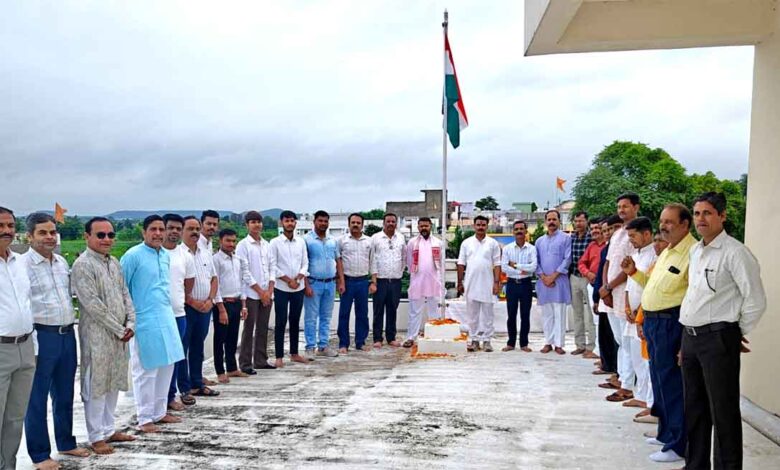 डूंडा सिवनी श्री माधव स्मृति न्यास कार्यालय में स्वतंत्रता दिवस पर ध्वजारोहण