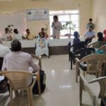 केवलारी में प्रस्फुटन शक्ति संचय मासिक बैठक सह प्रशिक्षण कार्यक्रम में उपस्थित अतिथि और ग्राम विकास प्रस्फुटन समिति के सदस्य