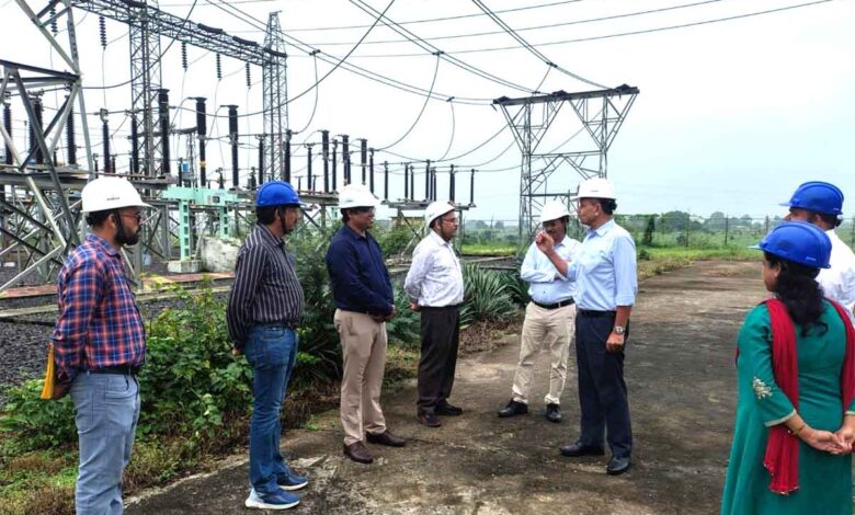 लखनादौन 132 केवी सबस्टेशन का निरीक्षण करते एमपी ट्रांसको एमडी सुनील तिवारी