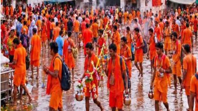 नागद्वार और चौरागढ़ में कांवड़ यात्रा के दौरान जलाभिषेक करते श्रद्धालु